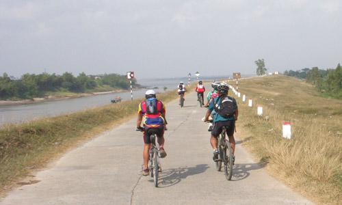 Cycling on Duong River bank, Bac Ninh province
