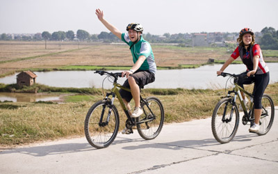 Cycling to Do temple and Bat Trang pottery village