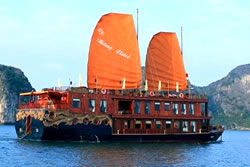 Halong Violet Junk, Vietnam